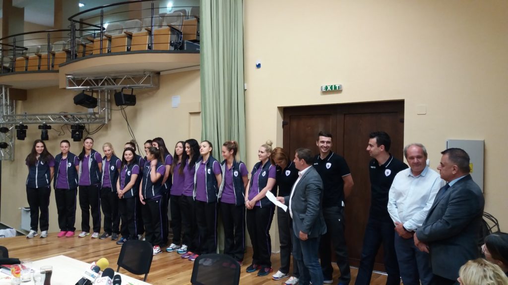 cornel ionica si echipa de volei (14)