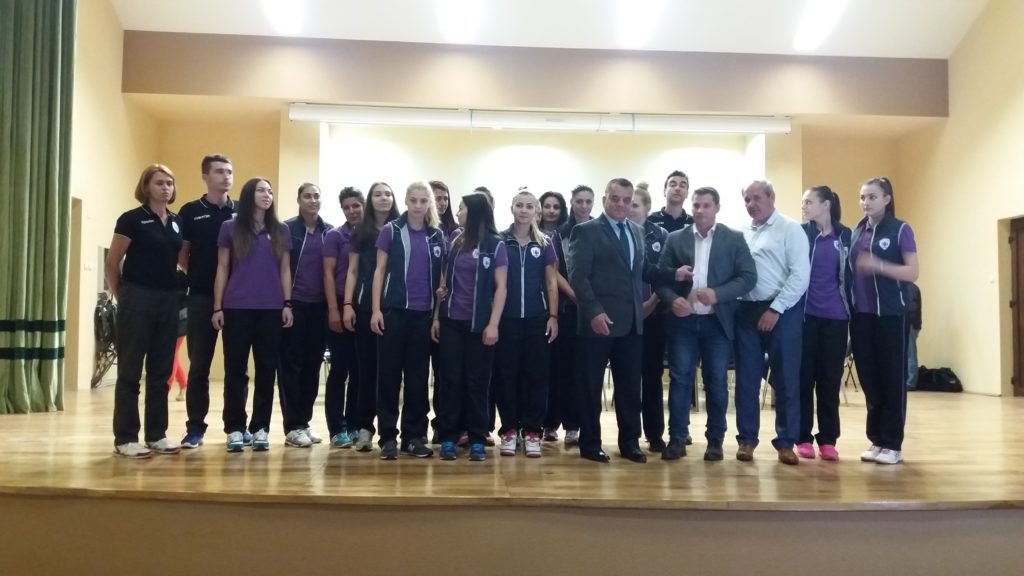 cornel ionica si echipa de volei (2)