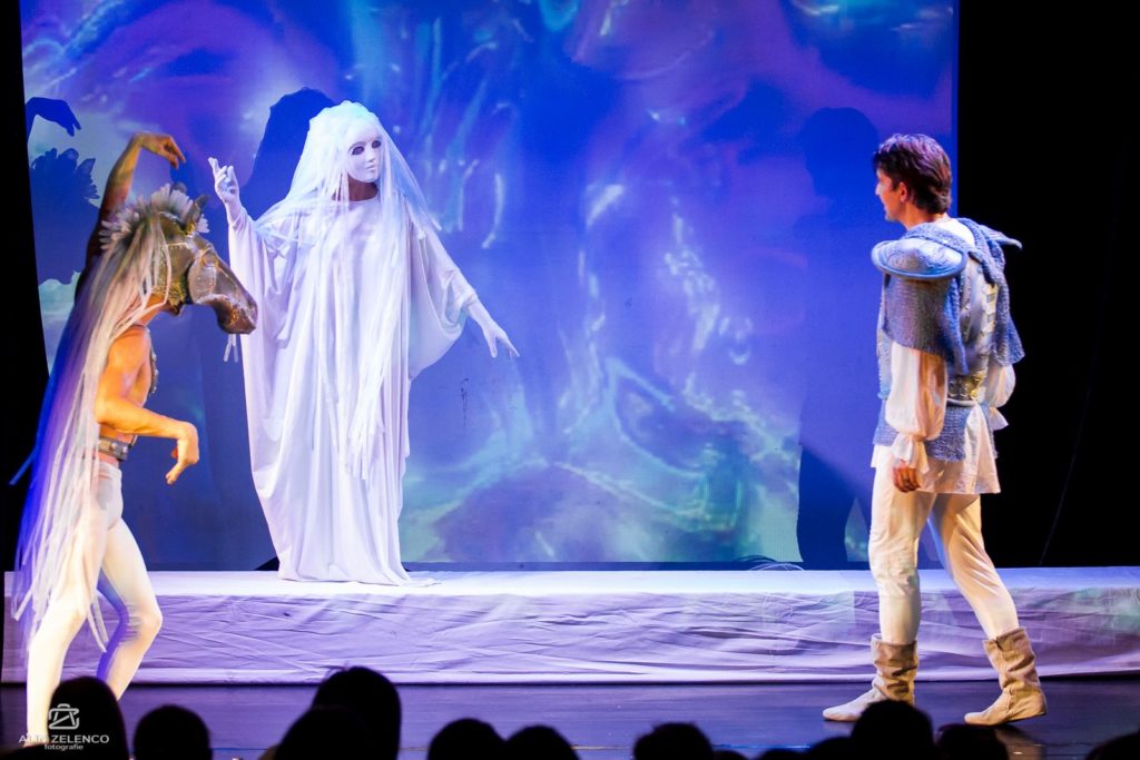tinerete-fara-batranete-piesa-teatru-copii