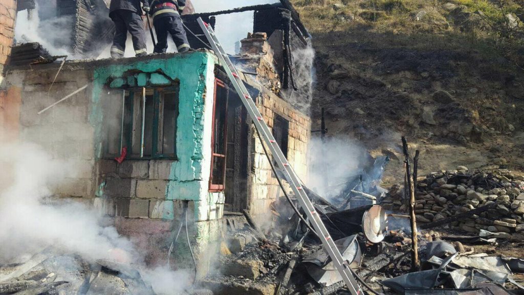 incendiu-casa-cetateni4