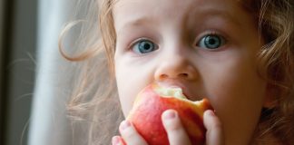 De luni, programul “Fructe in scoli” intra in aplicare! Ce firma furnizeaza fructele si care este valoarea contractului