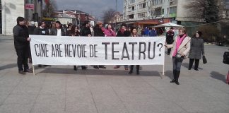 PROTEST! Actorii de la Davila, in fata autoritatilor! Spun ca au fost AMENINTATI! Cum a raspuns CJ Arges NEMULTUMIRILOR