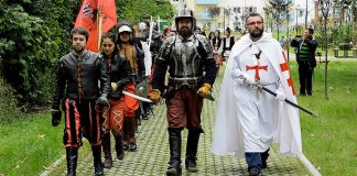 Interviu WOW! In lumea jocurilor de strategie, dar pe bune! Protectii ce rezista la un glont de revolver, costume de mii de euro