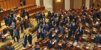 FOTO. Parlamentarul se declara “cel mai mandru tatic”! Sute de like-uri la fotografia in care apare alaturi de fetita