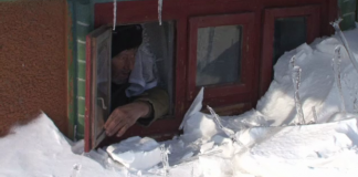 In localitatea asta, primaria nu s-a gandit ca ar trebui sa asigure deszapezirea!