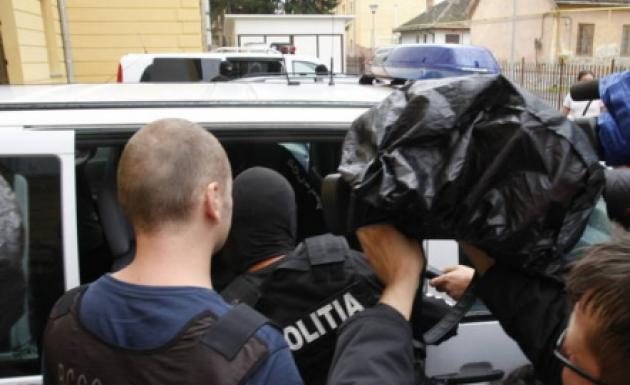 3 persoane, RETINUTE! Au furat mai multe masini de pe strazile Pitestiului. In scurt timp, in fata judecatorilor