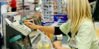 Vindea tigari de contrabanda intr-un magazin! Asa facea bani de buzunar vanzatoarea