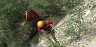 Chiar ACUM in zona varfului Ghitu! O masina de teren s-a rasturnat intr-o rapa! S-a rostogolit de mai multe ori