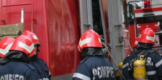 Acum: Locuință în FLĂCĂRI. 3 mașini de pompieri intervin să stingă focul