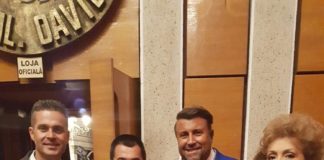 FOTO. Catalin Botezatu, ACUM, la Teatrul Davila! Vezi cu ce masina de LUX a ajuns la Pitesti