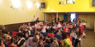 “Teatrul Aschiuta” si-a redeschis portile! Parinti REVOLTATI ca nu au prins locuri