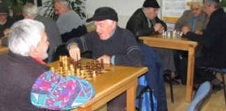 Afla cat la suta din populatia Argesului este reprezentata de PENSIONARI si care este pensia MEDIE in judet