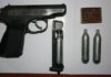PITEȘTEANCĂ, cercetată pentru comerț cu ARME. Ce au găsit polițiștii în urma PERCHEZIȚIILOR