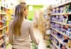 STUDIU. Românii aleg tot mai mult să cumpere produse SCUMPE