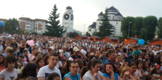 Un AȘA badyguard nu mulți își permit la spectacolele organizate în aer liber!