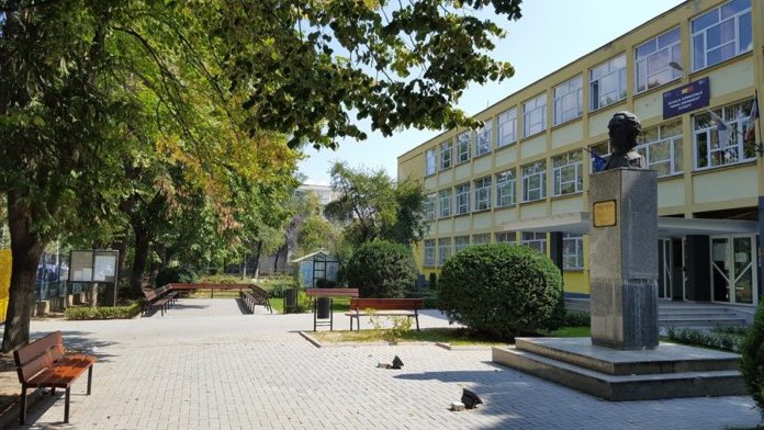 scoala mihai eminescu..2