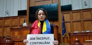 O deputată USR, despre un parlamentar de Argeș: ”Râde ca PORCUL”. Gesturi DEGRADANTE în Parlamentul României