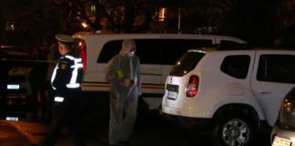ACUM: Tânăr găsit MORT în fața blocului