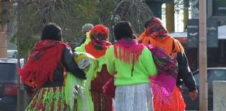 Polițiștii, ACUM, pe urmele unor țiganci! Au rănit patronul unui magazin, au furat și au fugit