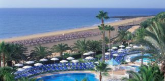 Președintele României, distracție în…Tenerife, alături de soția sa! Deconspirat de o româncă