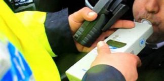 A dat nas în nas cu poliția, beat criță la volan și fără permis de conducere
