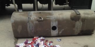FOTO. 12.000 pachete de țigări și două autocamioane, confiscate! INEDIT: UNDE ascundeau pachetele