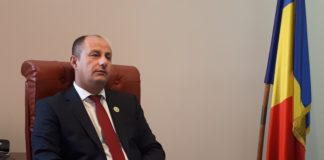 AȘA arată cabinetul unui demnitar! Vă invităm în biroul secretarului de stat din Ministerul Energiei, Robert Tudorache. GALERIE FOTO