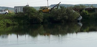 Amănunte CUTREMURĂTOARE! S-a uitat la ea cum se îneacă