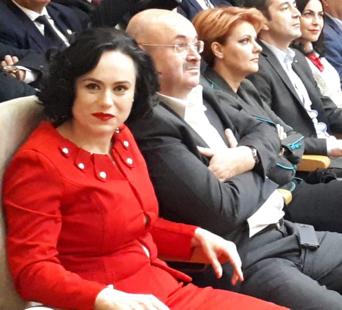 simona bucura oprescu...