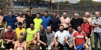 Mai multe generatii pe acelasi teren! Catalin Gherzan, “la o miuta in Strand” alaturi de jucatori si fosti jucatori de rugby