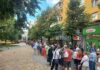 (Imagini) Credinciosii pitesteni, COADA INTERMINABILA pentru a se RUGA la Icoana Maicii Domnului “Mangaietoarea”, adusa de pe Muntele Athos!