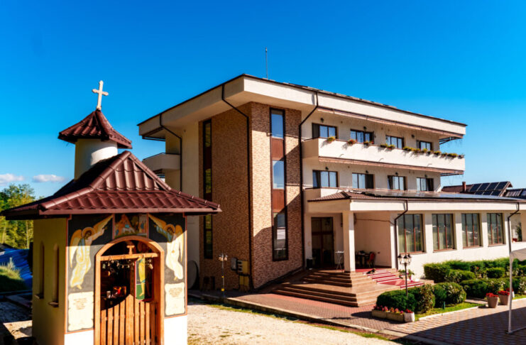 Doar câteva locuri disponibile la “Raiul Seniorilor” – siguranță și facilități complete într-un centru modern pentru vârstnici