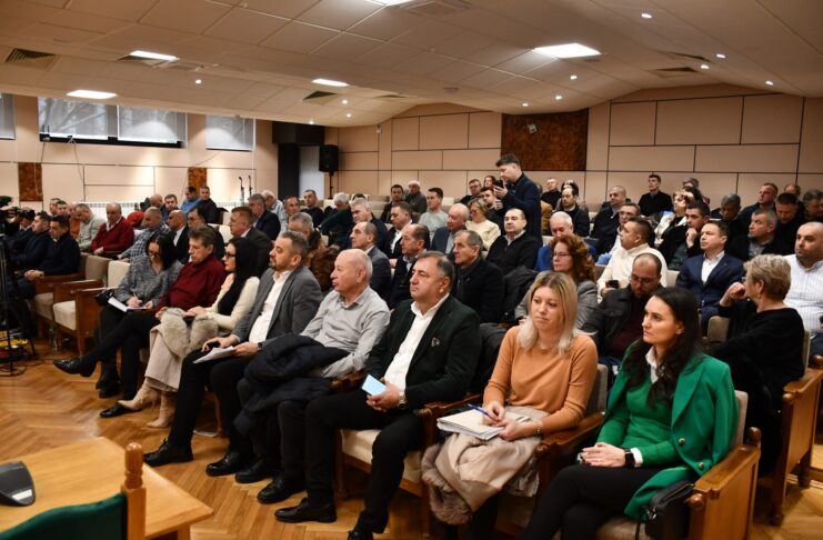 Cine primește finanțarea? Peste 137 de milioane de lei pentru iluminat public și apă-canal în Argeș